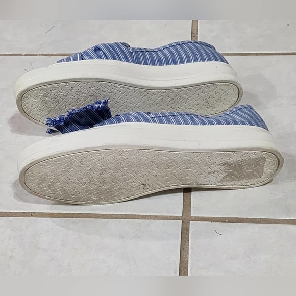 Nine West blue and white striped bow detail sneakers size 7.5 - Picture 8 of 8